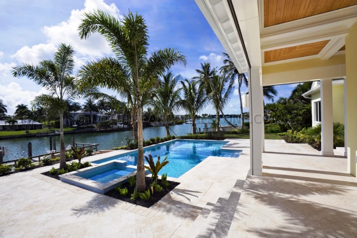 Coral stone pool deck in Florida
